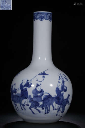 A BLUE&WHITE GLAZE VASE WITH FIGURE PATTERN