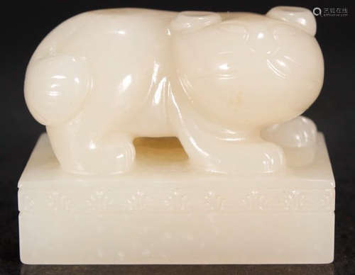 A HETIAN JADE CARVED BEAST SHAPED SEAL