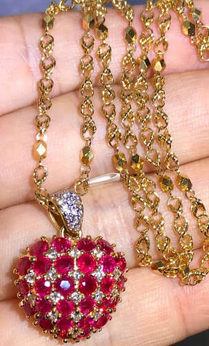 A 18K GOLD&RUBY PENDANT NECKLACE