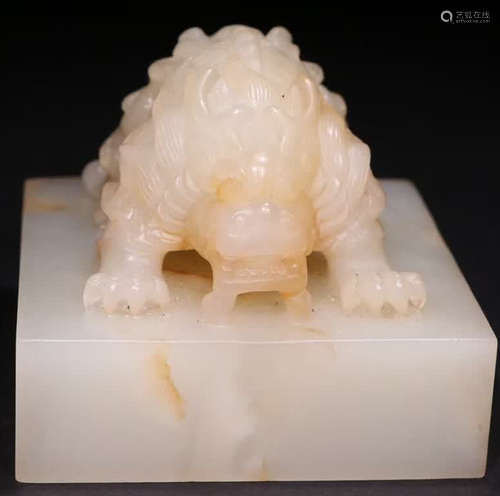 A HETIAN JADE CARVED SEAL