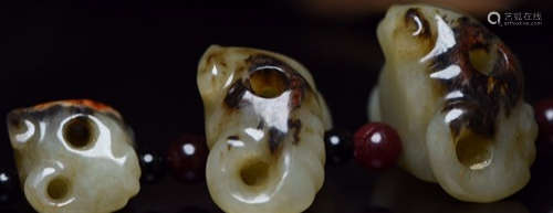 A HETIAN JADE CARVED BEAST PENDANT