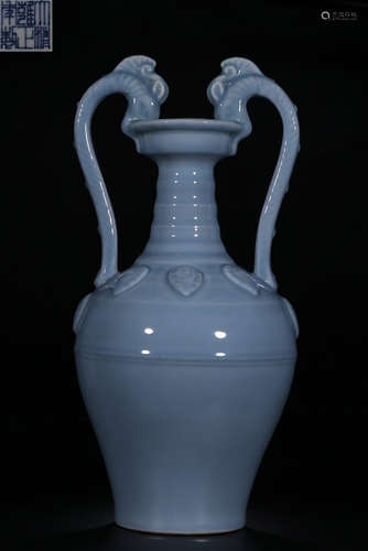 A BLUE GLAZE DOUBLE EAR VASE