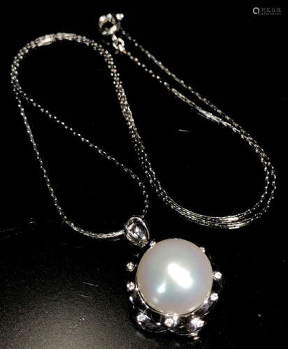 A 18K GOLD&DIAMOND&PEARL NECKLACE