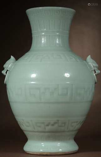 A PINKISH GREEN GLAZE VASE