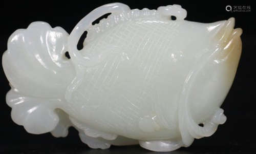 A HETIAN JADE CARVED FISH SHAPED PENDANT