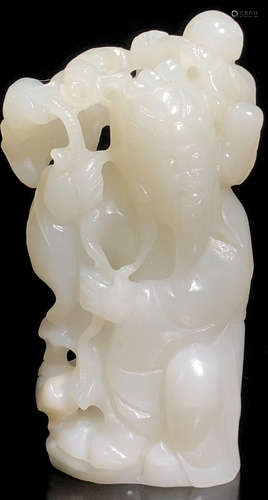 A HETIAN JADE CARVED KID SHAPED PENDNAT