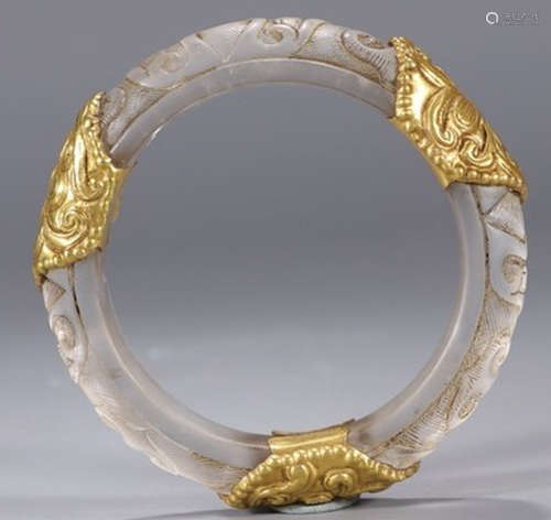 A CRYSTAL CARVED BANGLE