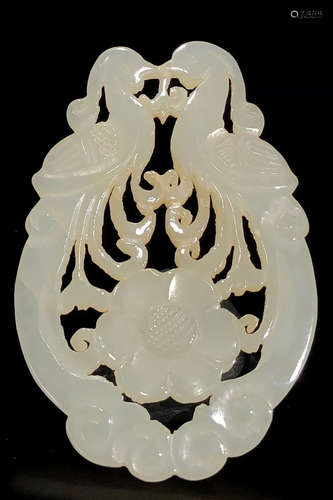 A HETIAN JADE CARVED PENDANT