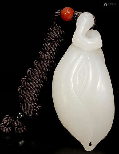 A HETIAN JADE CARVED PENDANT