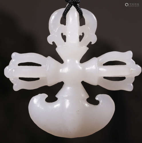 A HETIAN JADE CARVED VAJRA PENDANT