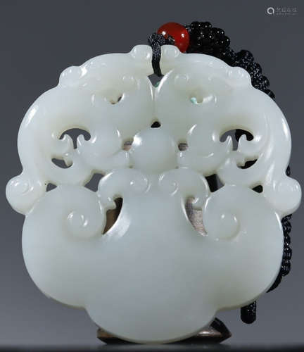 A HETIAN JADE CARVED PENDANT