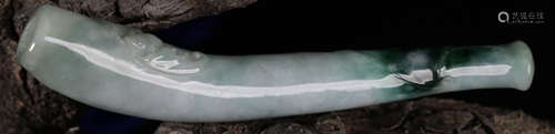 A JADEITE CARVED CIGARETTE HOLDER