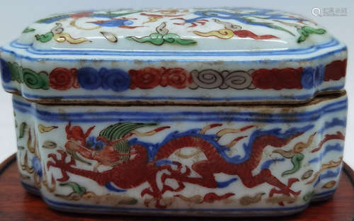 A FIVE COLOR GLAZE BOX WITH DRAGON PATTERN