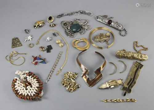 Miscellaneous Collection of Jewelry