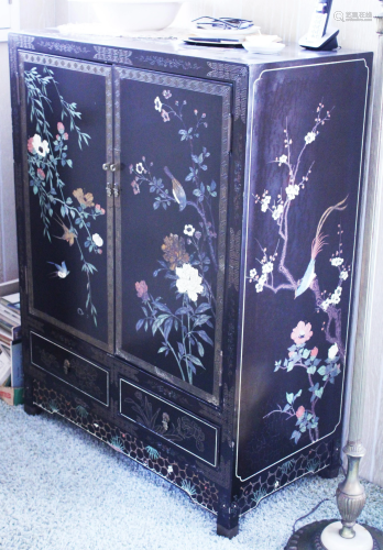 CHINESE STYLE BLACK LAQUERED CABINET, 1930'S