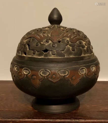 A ZISHA CENSER WITH AUSPICIOUS PATTERN