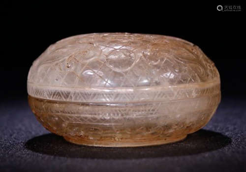 AN OLD CRYSTAL BOX CARVED WITH DRAGON PATTERN