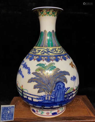 A THREE COLOR GLAZE VASE WITH FLOWER PATTERN