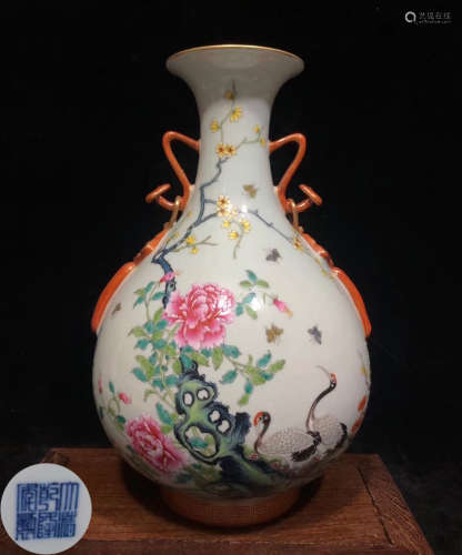 A FAMILLE ROSE GLAZE VASE WITH FLOWER&CRANE PATTERN