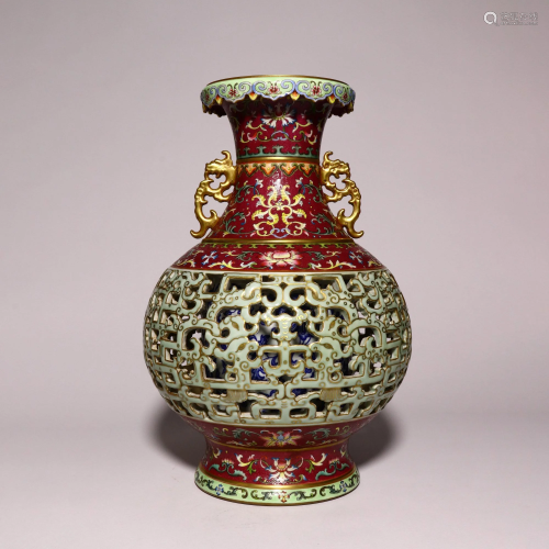 A RUBY-GROUND FAMILLE-ROSE VASE.MARK OF …