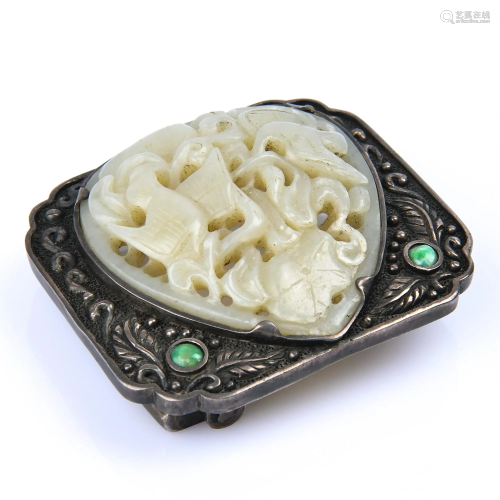 A CARVED WHITE JADE INLAID SILVER BELT-BUCKLE.Q…