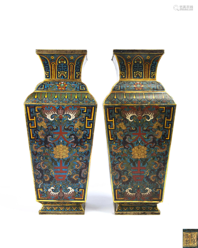 A PAIR OF CLOISNNE ENAMEL VASES.MARK OF QIA…