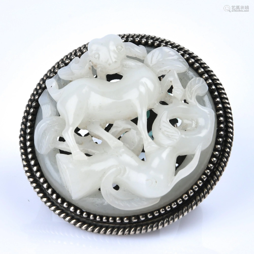 A WHITE JADE INLAID SILVER BUCKLE.QING PERIOD
