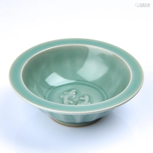 A CELADON-LONGQUAN FISH BOWL.MI…