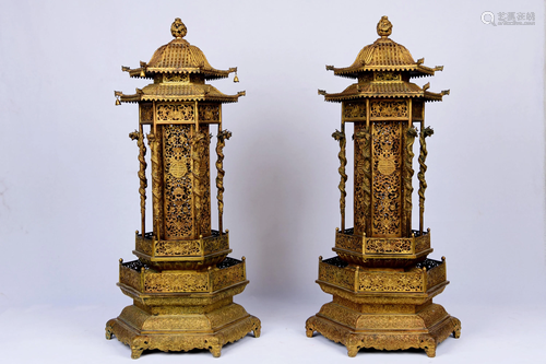 A PAIR OF GILT-BRONZE BURNERS.QING PERIOD