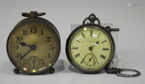 A silver cased keywind open-faced gentleman's pocket watch, the gilt lever movement and dial
