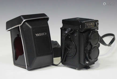 A Yashica Mat-124 G twin lens reflex camera, serial No. 222416, with Yashinon 1:2.8 F=80mm and 1:3.5