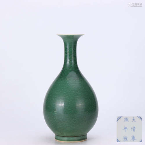 A Chinese Lang Kiln Green Glazed Porcelain Vase