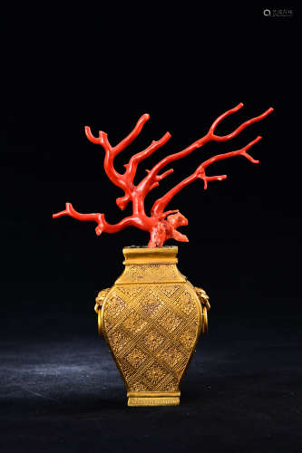 A Chinese Gild Copper Vase
