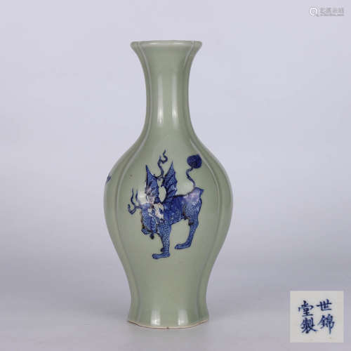 A Chinese Blue and White Floral Porcelain Flower Vase