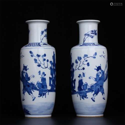 A Pair of Chinese Blue and White Porcelain Vases