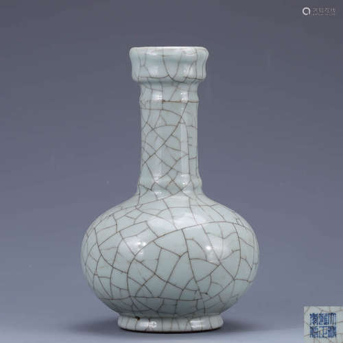 A Chinese Ge Kiln Porcelain Flask