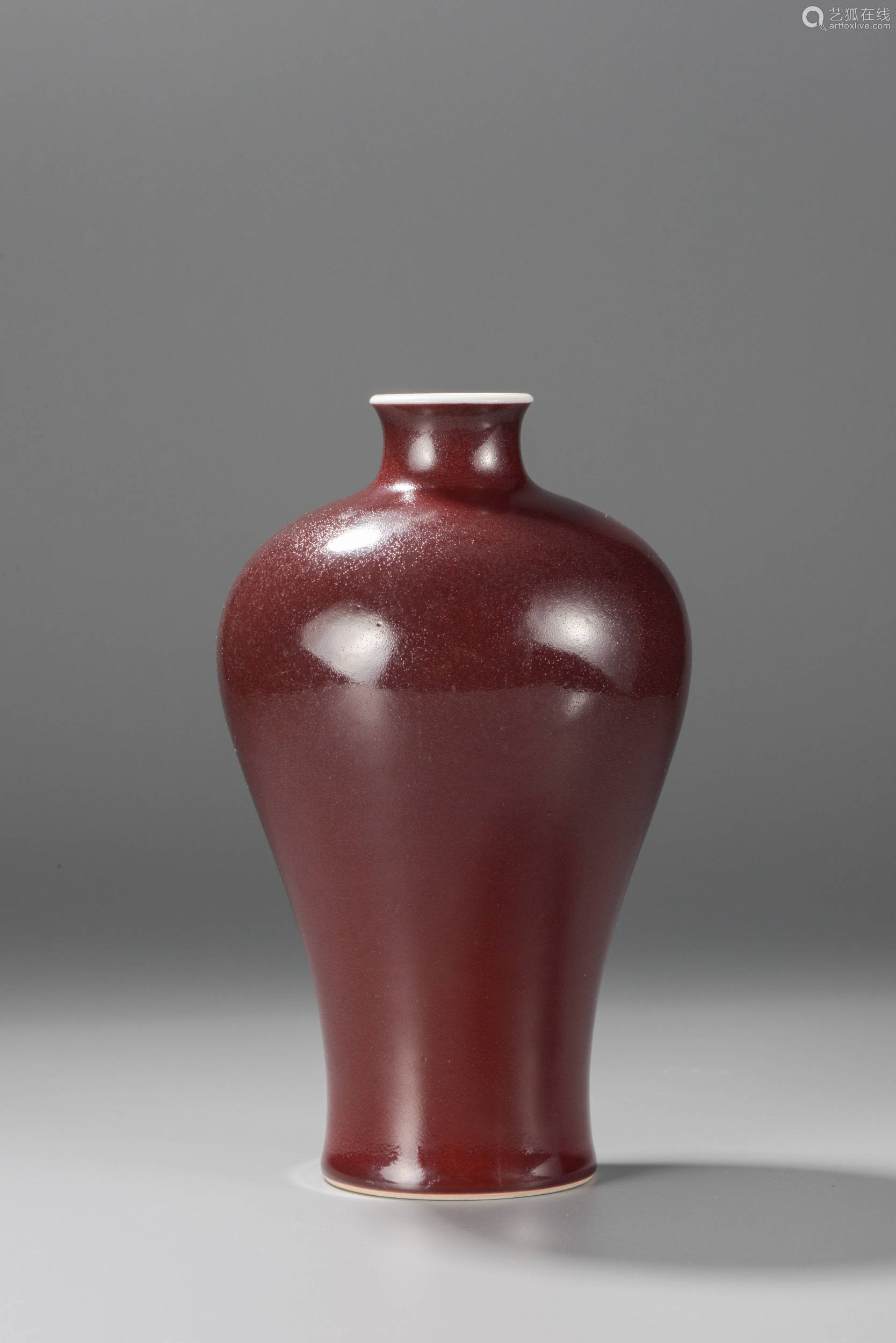 清乾隆 霁红釉梅瓶