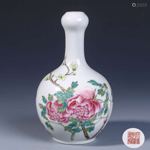 A Chinese Famille Rose Floral Porcelain Garlic Bottle