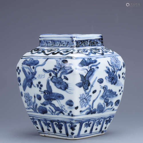 A Chinese Blue and White Floral Porcelain Sauqre Washer