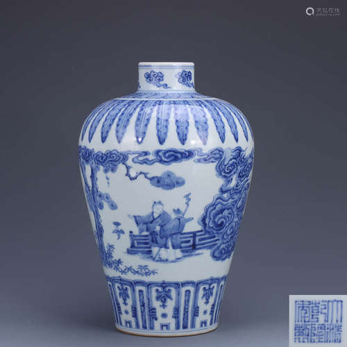 A Chinese Blue and White Figure Painted Porcelain Vase