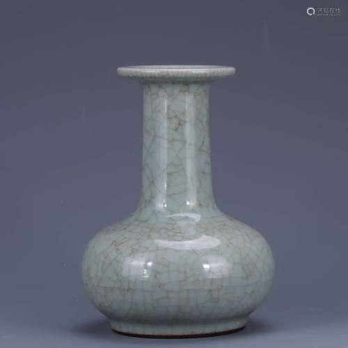 A Chinese Ge Kiln Porcelain Flask