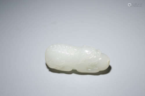 A Chinese Carved Hetian Jade Snuff Bottle