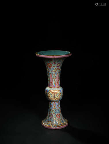 A Chinese viridis Famille Rose Porcelain Flower Vase
