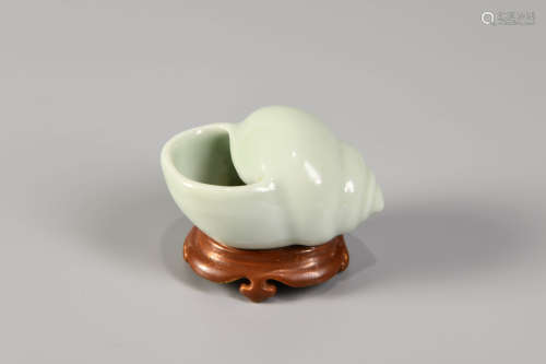 A Chinese Porcelain Conch Shaped Water Pot