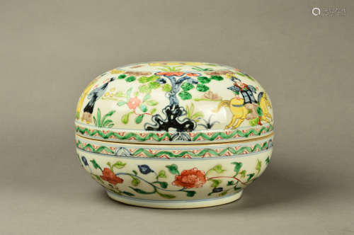 A Chinese Multi Colored Figure Pattern Porcelain Box