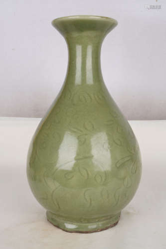 A Chinese Floral Carved  Longquan Kiln Porcelain Vase