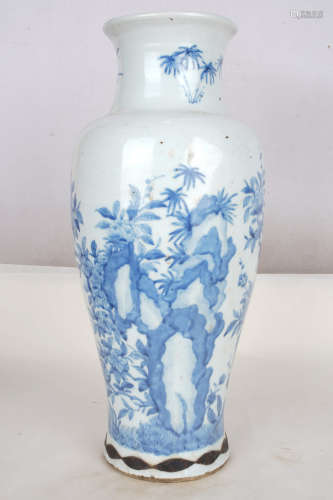 A Chinese Blue and White Floral Porcelain Vase