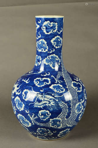 A Chinese Blue and White Dragon Pattern Porcelain Vase