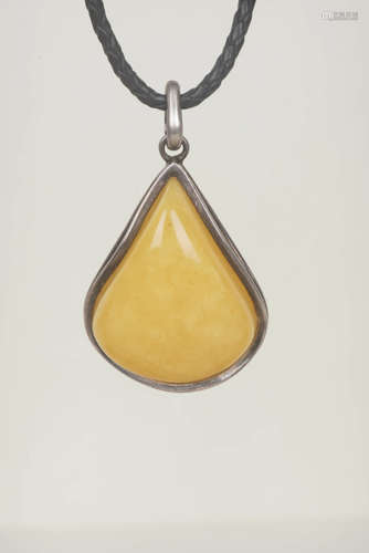 A Chinese Amber Pendant