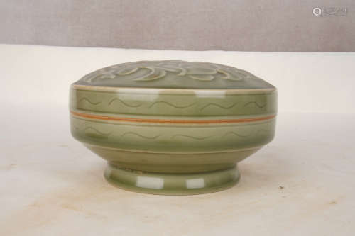 A Chinese Yaozhou Kiln Floral Patterns Porcelain Box